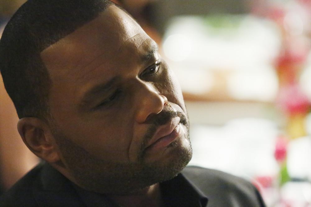 Still of Anthony Anderson in Black-ish (2014)