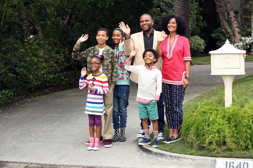 Still of Anthony Anderson, Tracee Ellis Ross, Yara Shahidi, Marcus Scribner, Miles Brown and Marsai Martin in Black-ish (2014)