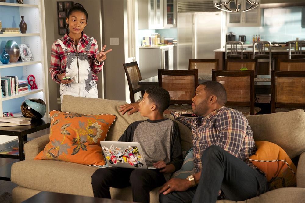 Still of Anthony Anderson, Yara Shahidi and Marcus Scribner in Black-ish (2014)