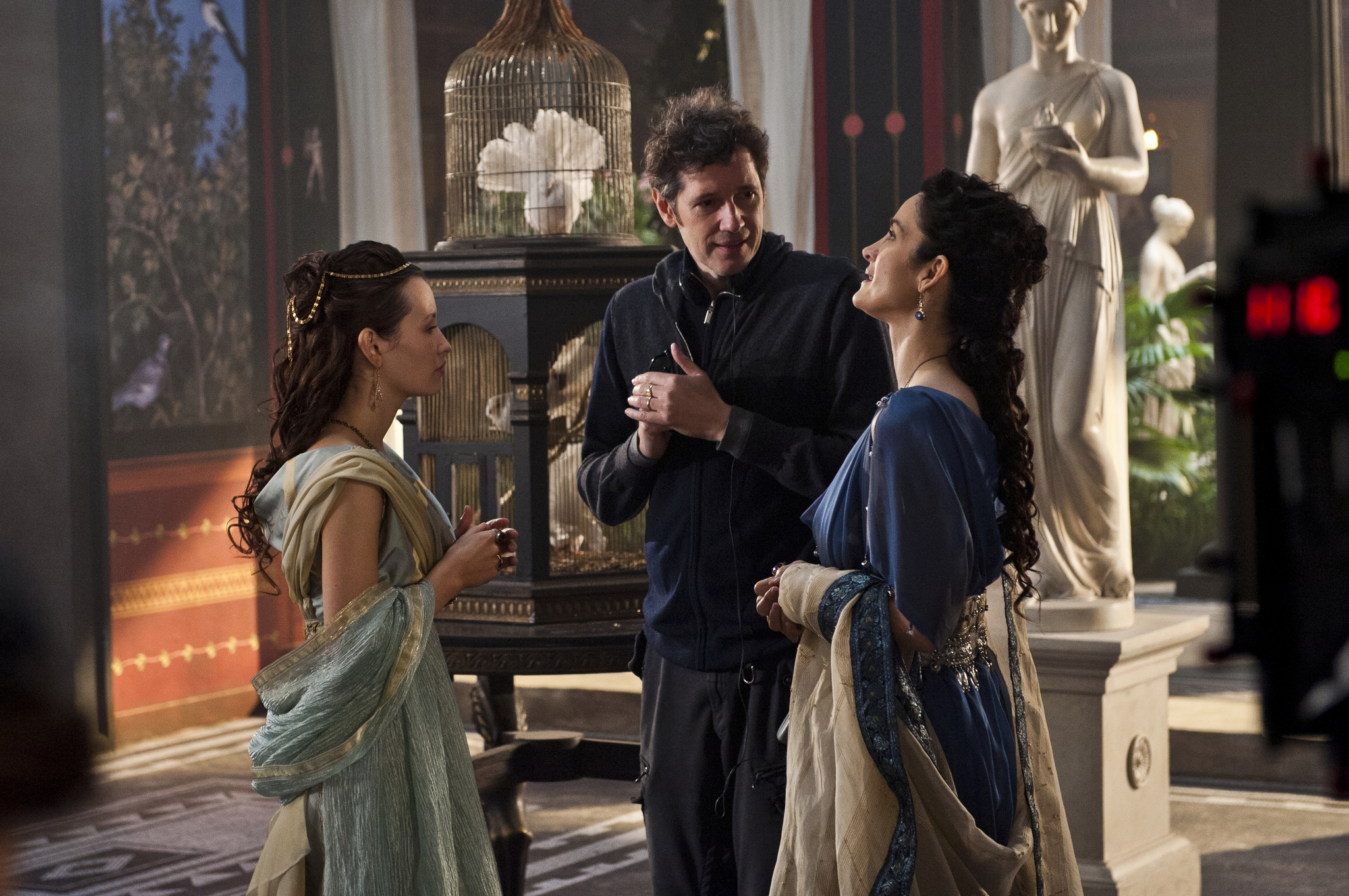 Carrie-Anne Moss, Paul W.S. Anderson and Emily Browning in Pompeja (2014)