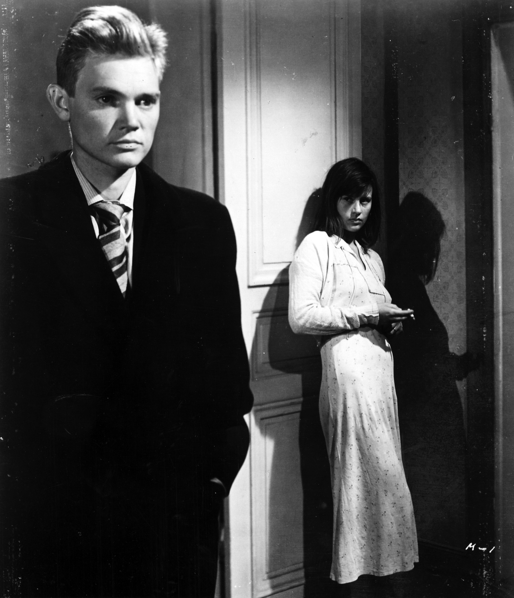 Still of Harriet Andersson and Lars Ekborg in Sommaren med Monika (1953)
