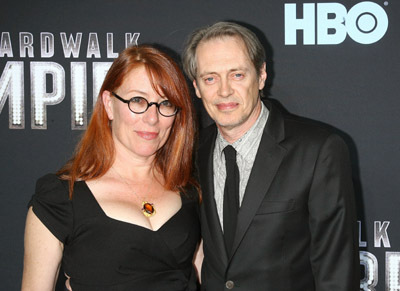 Steve Buscemi and Jo Andres at event of Sausas istatymas: mafijos gimimas (2010)