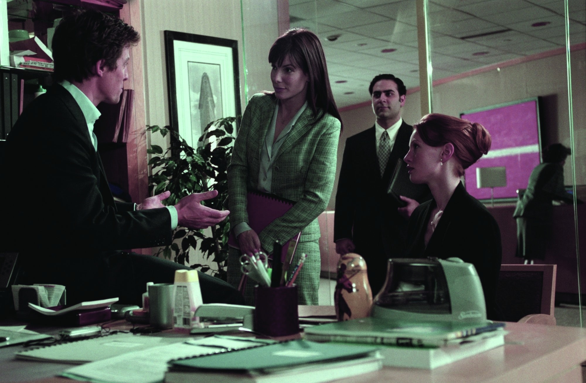 Still of Sandra Bullock, Hugh Grant, Alicia Witt and Jason Antoon in Isimyleti per dvi savaites (2002)