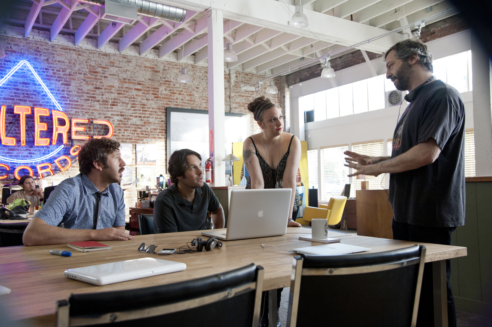 Still of Judd Apatow, Paul Rudd, Chris O'Dowd and Lena Dunham in Tik 40 (2012)