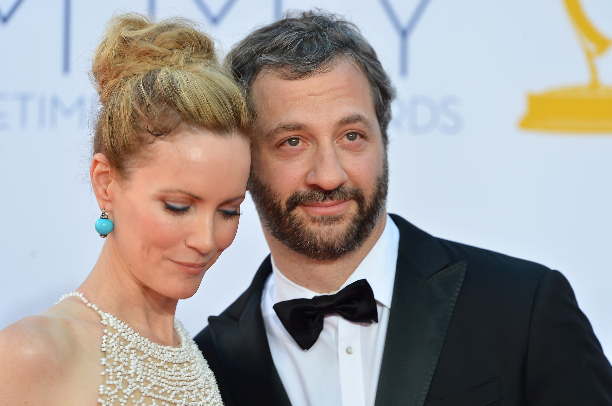 Leslie Mann and Judd Apatow at event of The 64th Primetime Emmy Awards (2012)