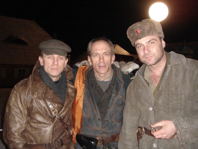 DEFIANCE DANIEL CRAIG, TOMAS ARANA, LIEV SHREIBER