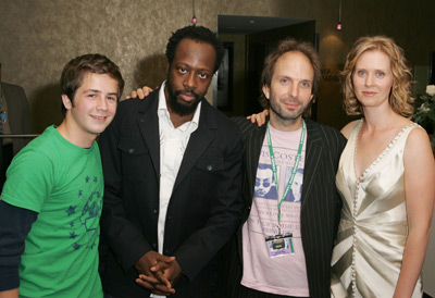 Michael Angarano, Wyclef Jean, Cynthia Nixon and Alex Steyermark at event of One Last Thing... (2005)