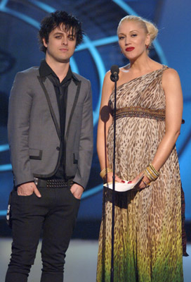 Gwen Stefani and Billie Joe Armstrong at event of The 48th Annual Grammy Awards (2006)