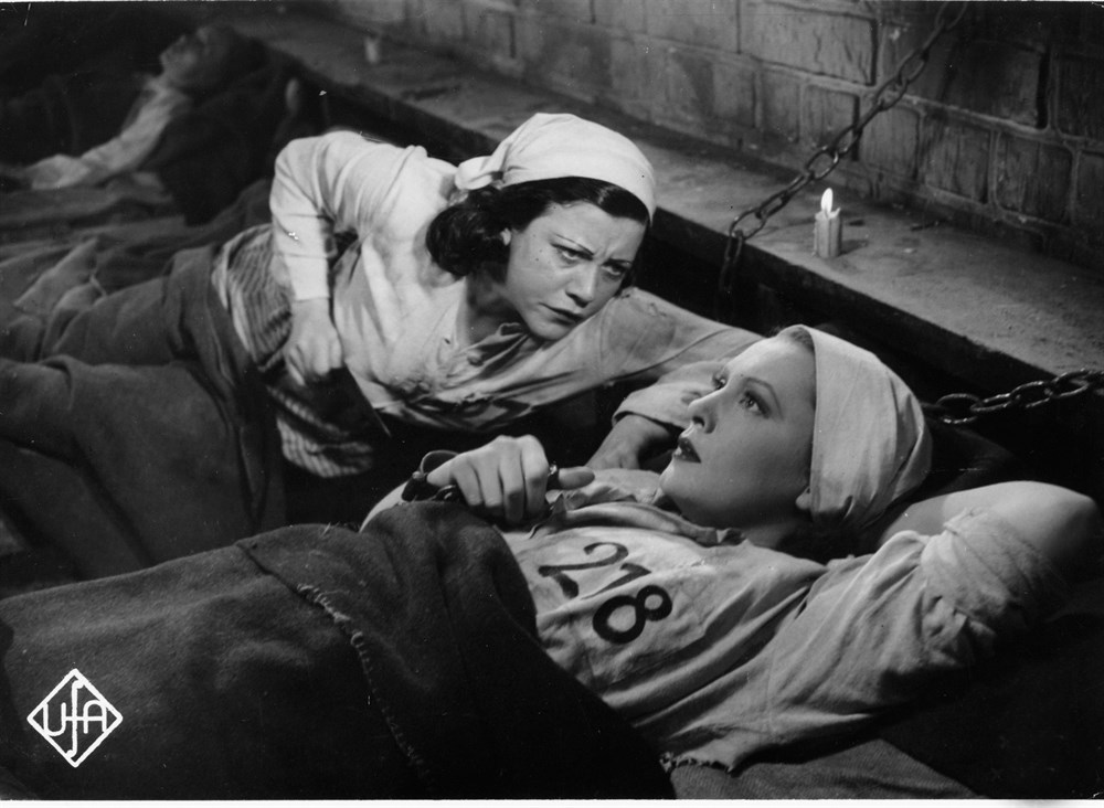 Still of Lissy Arna and Zarah Leander in Zu neuen Ufern (1937)