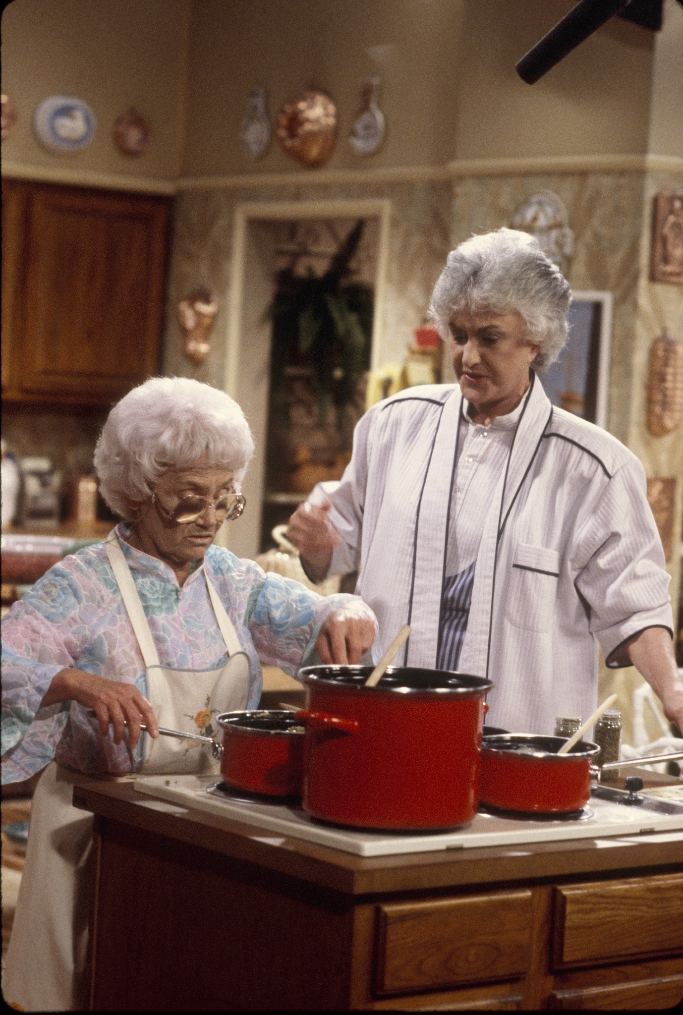 Still of Estelle Getty and Bea Arthur in The Golden Girls (1985)