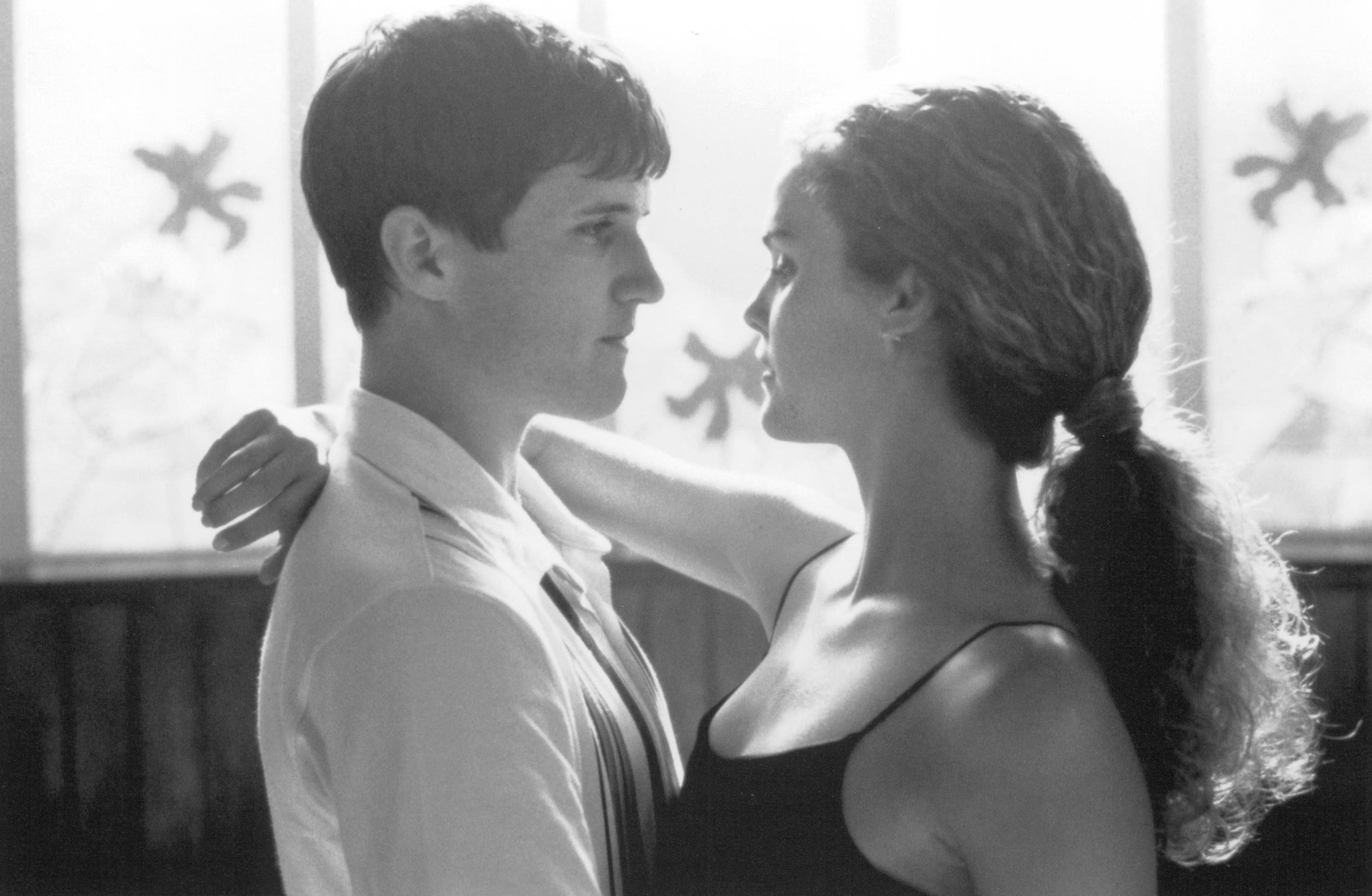 Still of Keri Russell and William Ash in Mad About Mambo (2000)