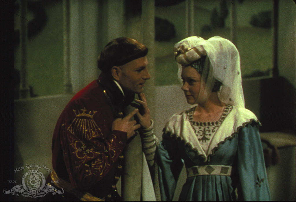 Still of Laurence Olivier and Renée Asherson in The Chronicle History of King Henry the Fift with His Battell Fought at Agincourt in France (1944)