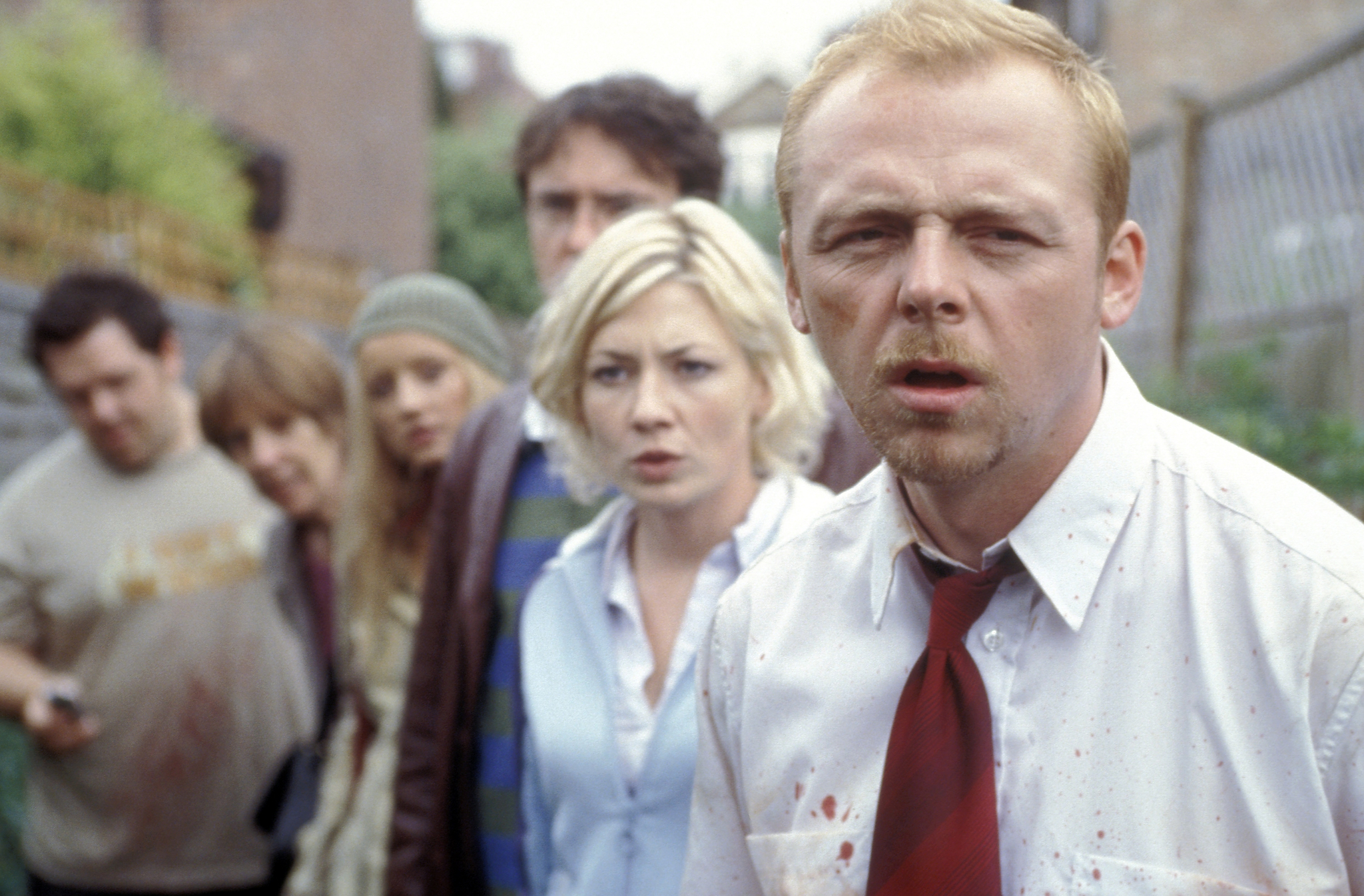 Still of Kate Ashfield and Simon Pegg in Shaun of the Dead (2004)