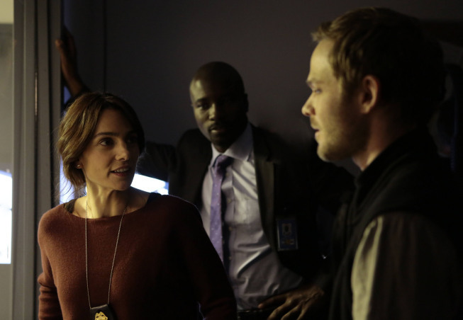 Still of Shawn Ashmore and Annie Parisse in The Following (2013)
