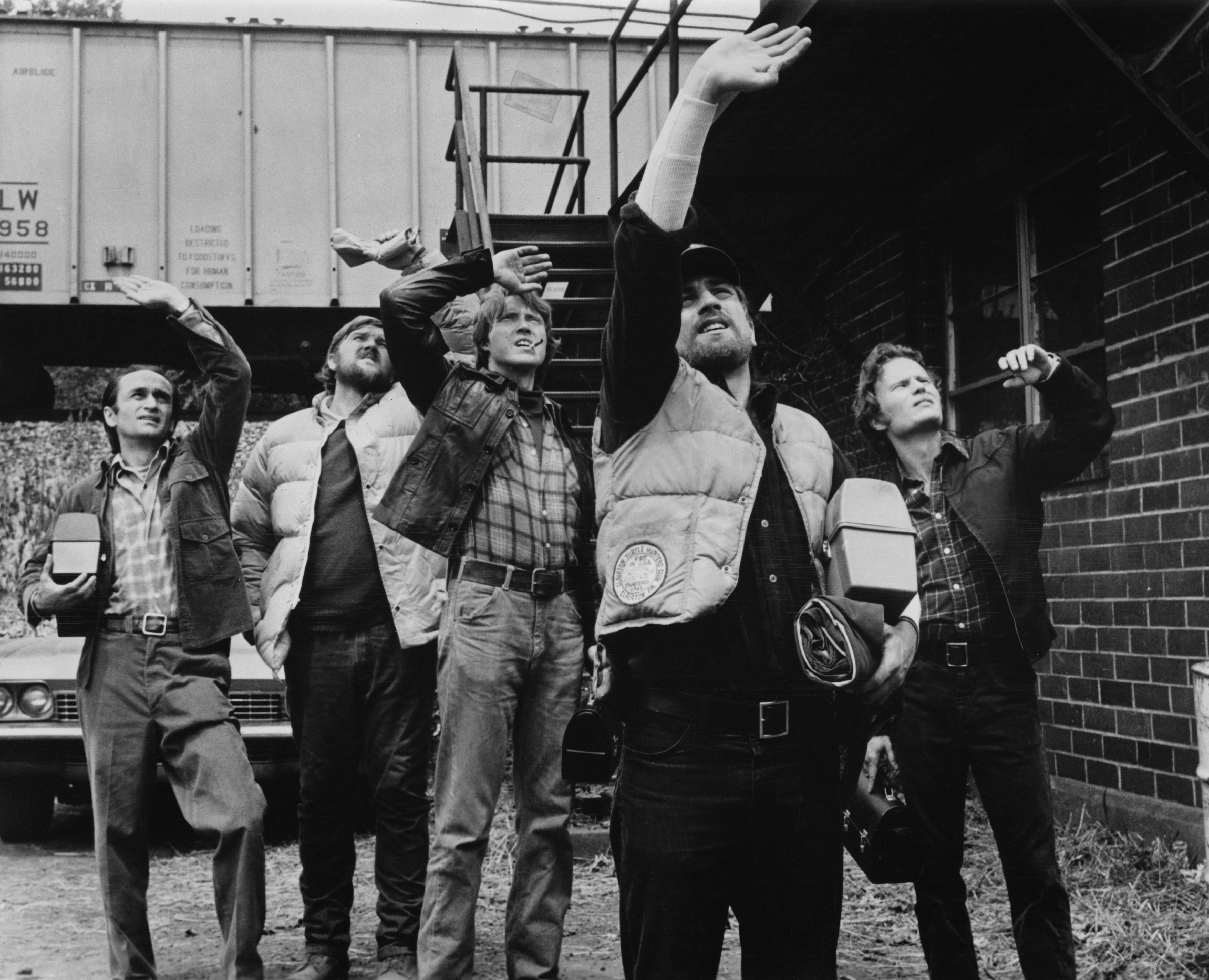 Still of Robert De Niro, Christopher Walken, John Cazale, John Savage and Chuck Aspegren in The Deer Hunter (1978)