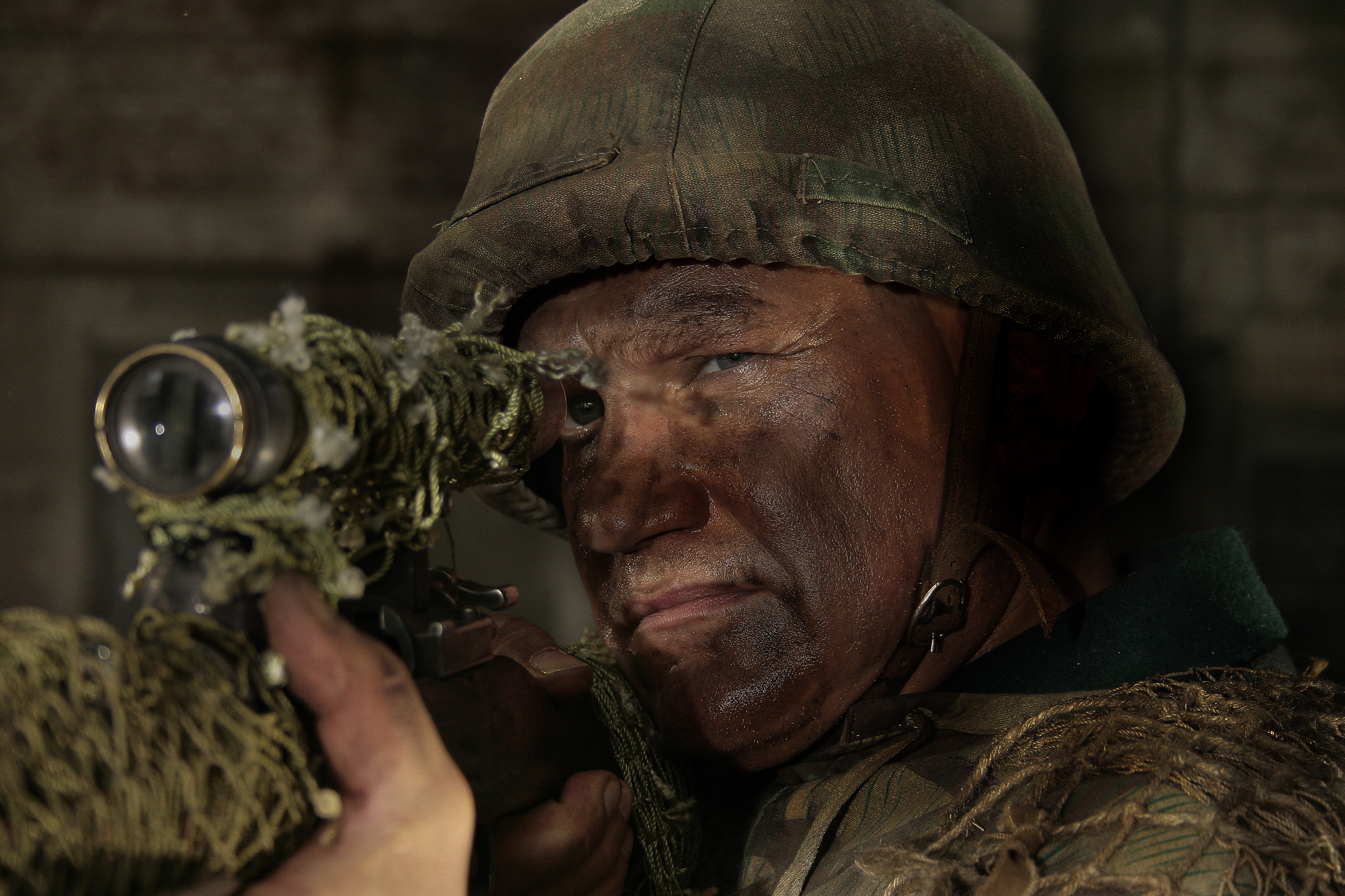 Still from the film Sniper: Weapons of retaliation