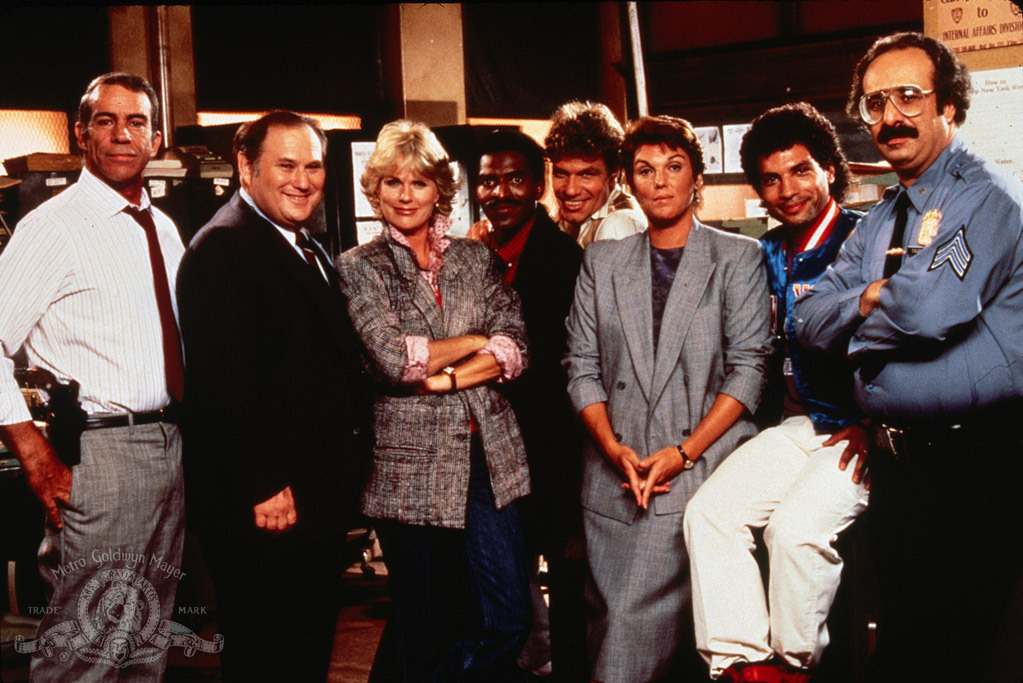 Still of Tyne Daly, Sharon Gless, Harvey Atkin, Martin Kove, Carl Lumbly and Al Waxman in Cagney & Lacey (1981)