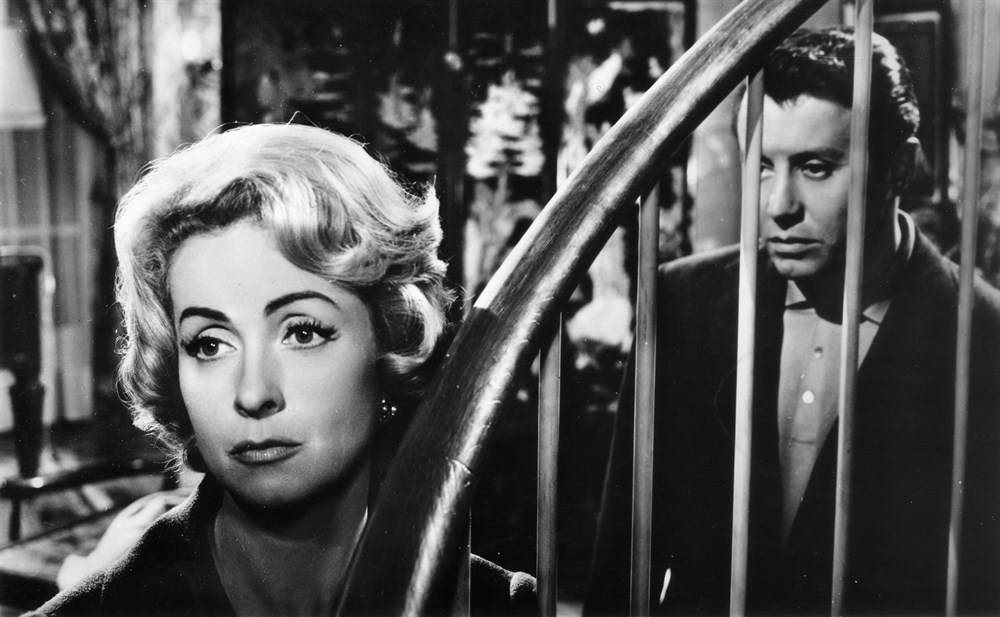 Still of Michel Auclair and Danielle Darrieux in Meurtre en 45 tours (1960)