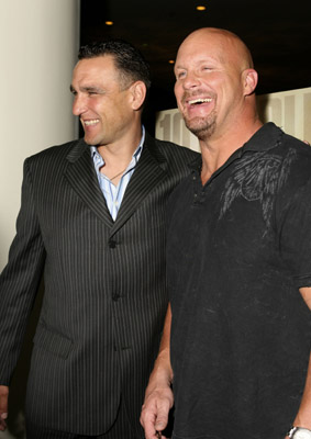 Vinnie Jones and Steve Austin at event of Pasmerktieji (2007)