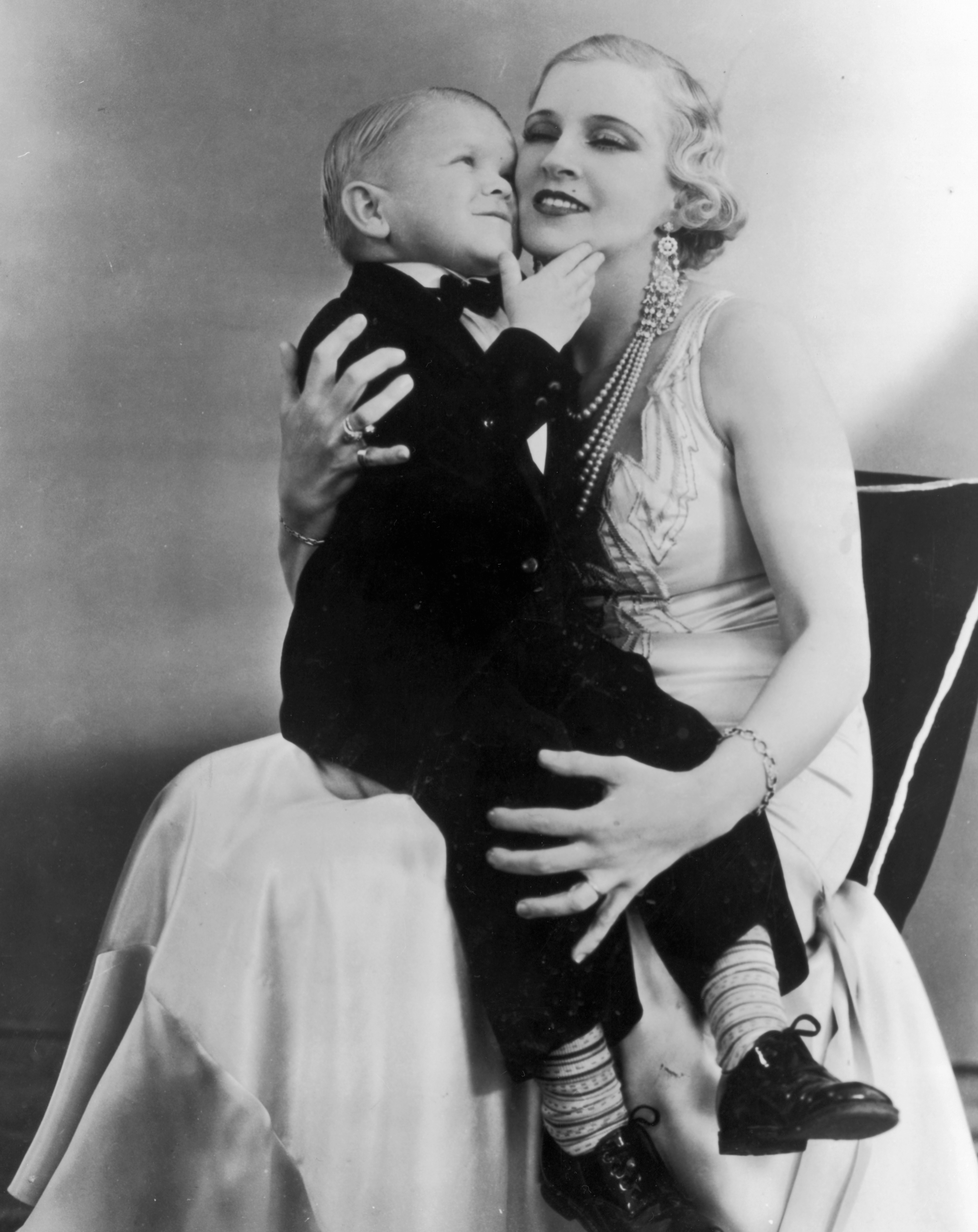 Still of Olga Baclanova and Harry Earles in Freaks (1932)