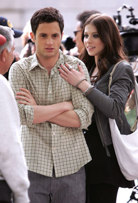 Michelle Trachtenberg and Penn Badgley at event of Gossip Girl (2007)