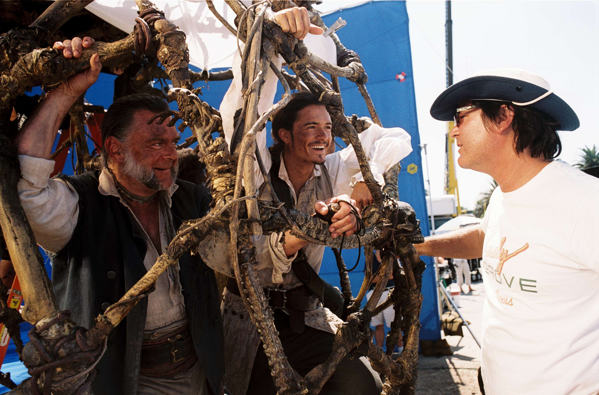 Still of David Bailie, Orlando Bloom and Gore Verbinski in Pirates of the Caribbean: Dead Man's Chest (2006)