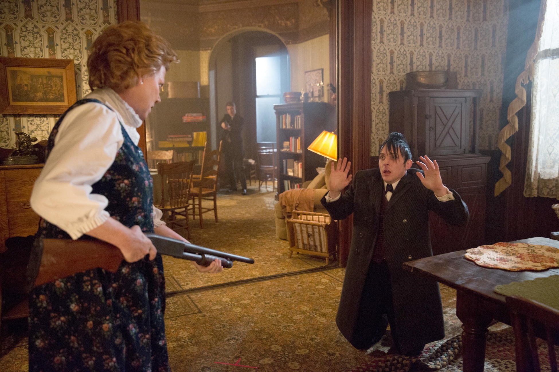 Still of Becky Ann Baker and Robin Lord Taylor in Gotham (2014)