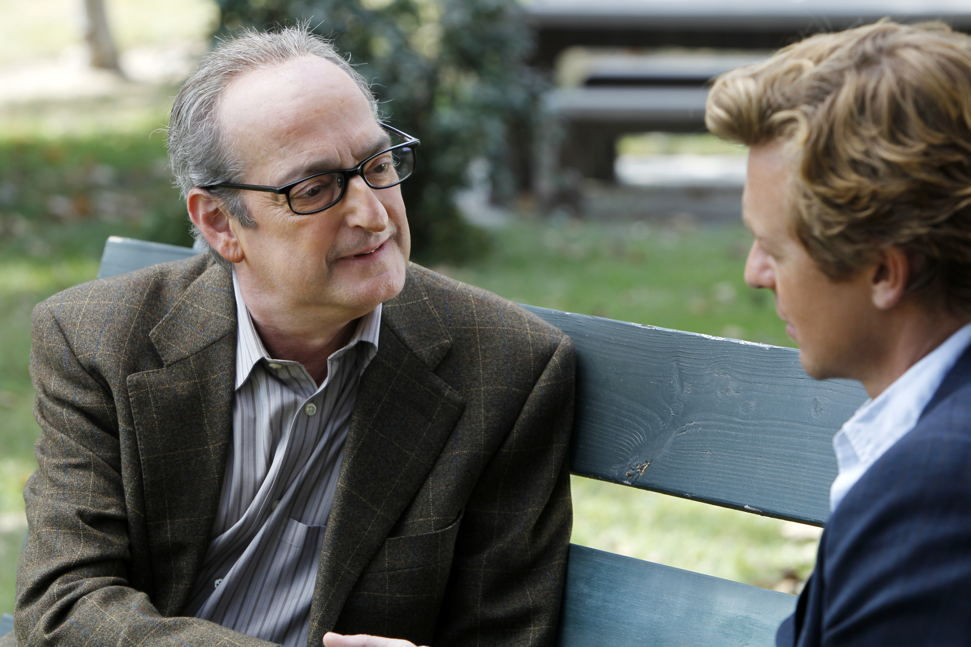 Still of David Paymer and Simon Baker in Mentalistas (2008)