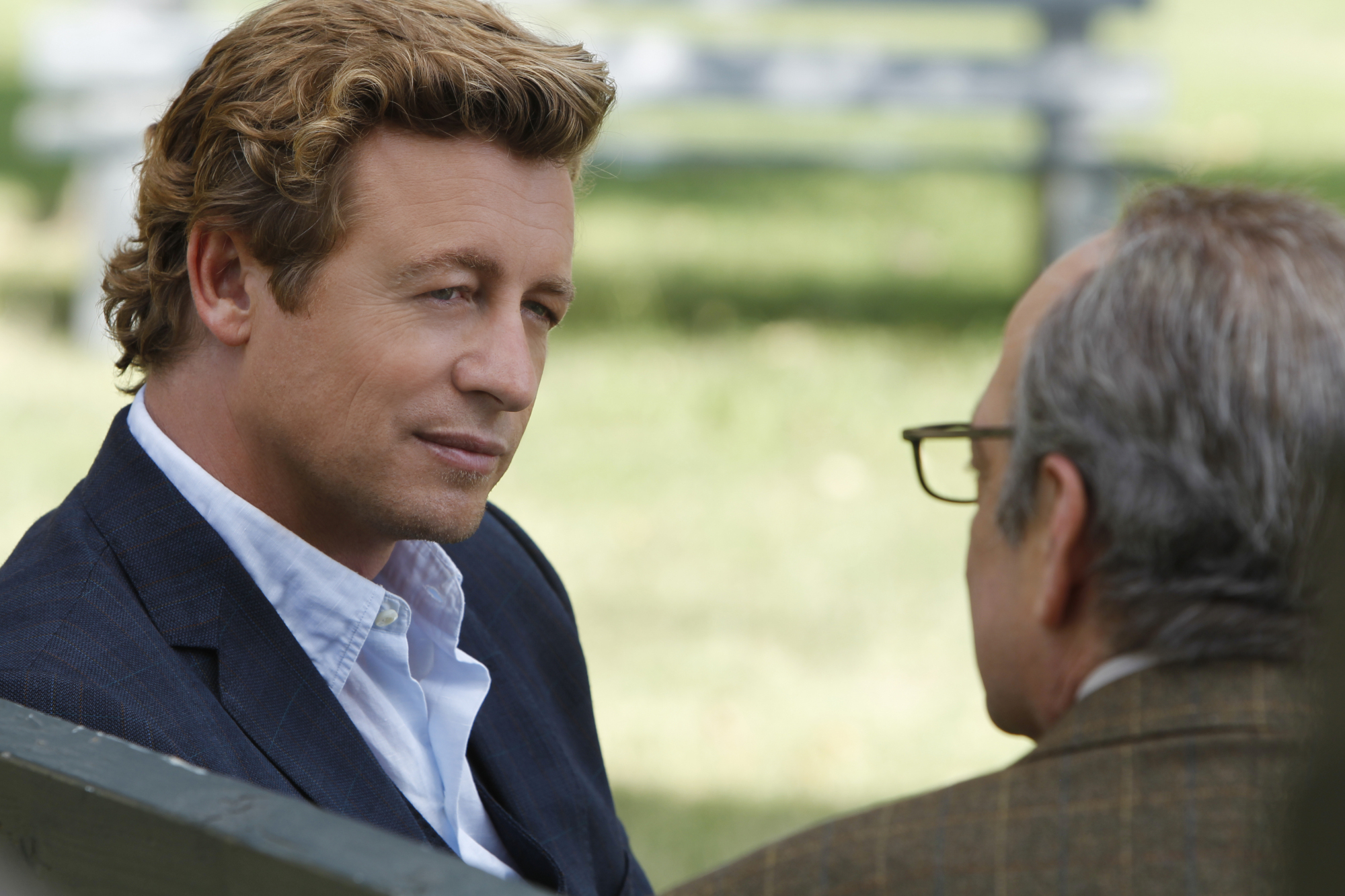 Still of David Paymer and Simon Baker in Mentalistas (2008)