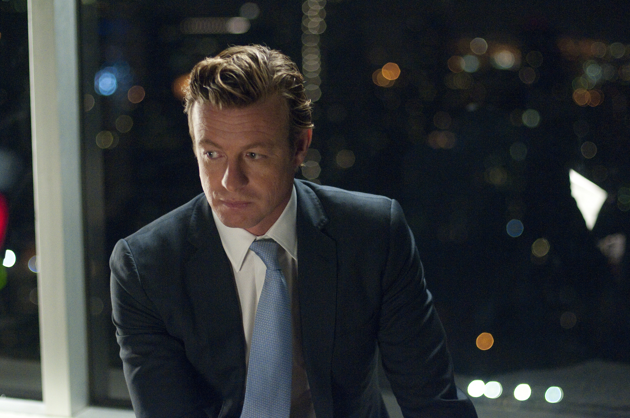 Still of Simon Baker in Rizikos riba (2011)