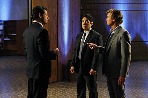 Still of Simon Baker, Joseph Will and Tim Kang in Mentalistas (2008)