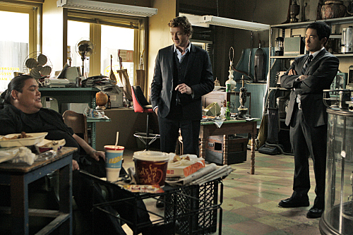 Still of Simon Baker, Tim Kang and Atticus Todd in Mentalistas (2008)