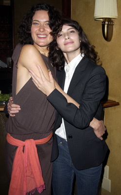 Liane Balaban and Shalom Harlow at event of Happy Here and Now (2002)