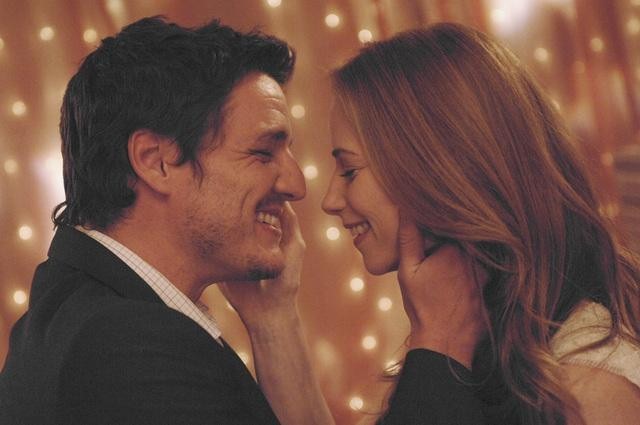 Still of Pedro Pascal and Jaime Ray Newman in Red Widow (2013)