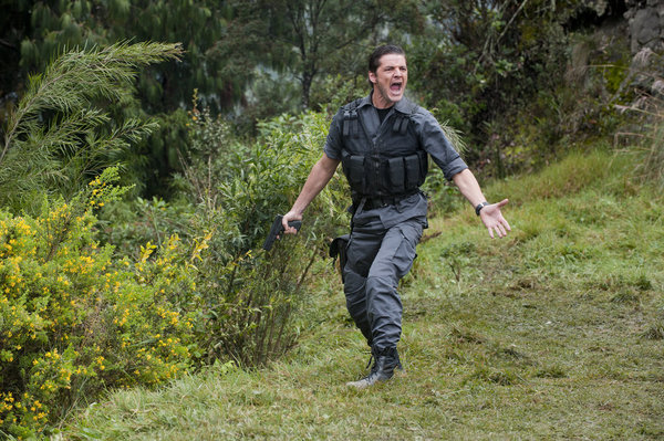 Still of Pedro Pascal in Burn Notice: The Fall of Sam Axe (2011)