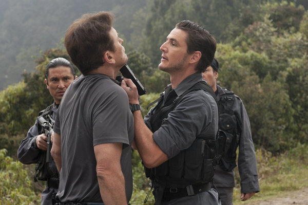 Still of Pedro Pascal and Bruce Campbell in Burn Notice: The Fall of Sam Axe (2011)