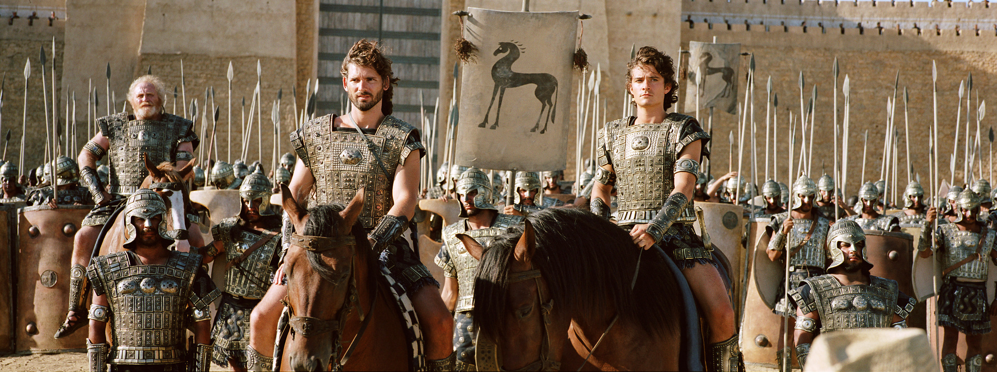Still of Eric Bana and Orlando Bloom in Troy (2004)