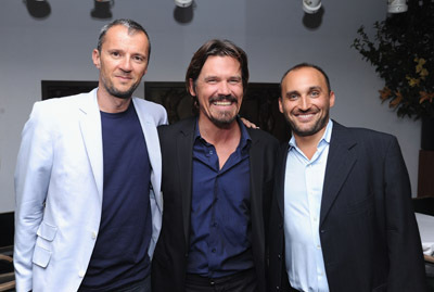 Josh Brolin, Amir Bar-Lev and John Battsek at event of The Tillman Story (2010)