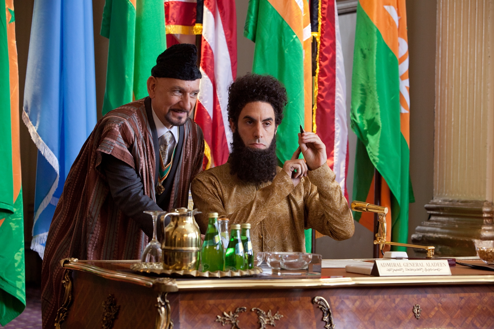 Still of Ben Kingsley and Sacha Baron Cohen in Diktatorius (2012)