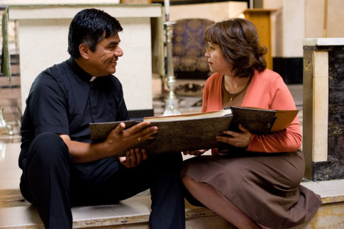 Still of Adriana Barraza and George Lopez in Henry Poole Is Here (2008)