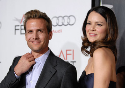 Jacinda Barrett and Gabriel Macht at event of Meile ir kiti narkotikai (2010)