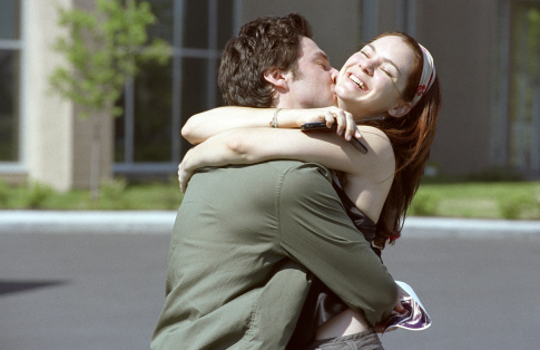 Still of Jacinda Barrett and Zach Braff in The Last Kiss (2006)