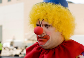 Bobo the clown in 30 seconds
