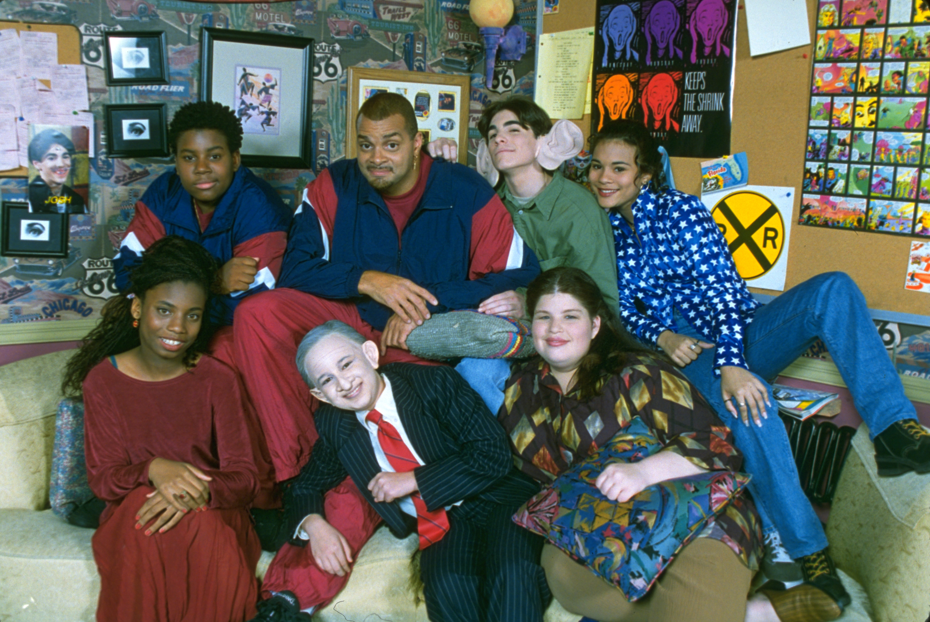 Still of Amanda Bynes, Angelique Bates, Lori Beth Denberg, Mya, Alisa Reyes, Josh Server and Kenan Thompson in All That (1994)