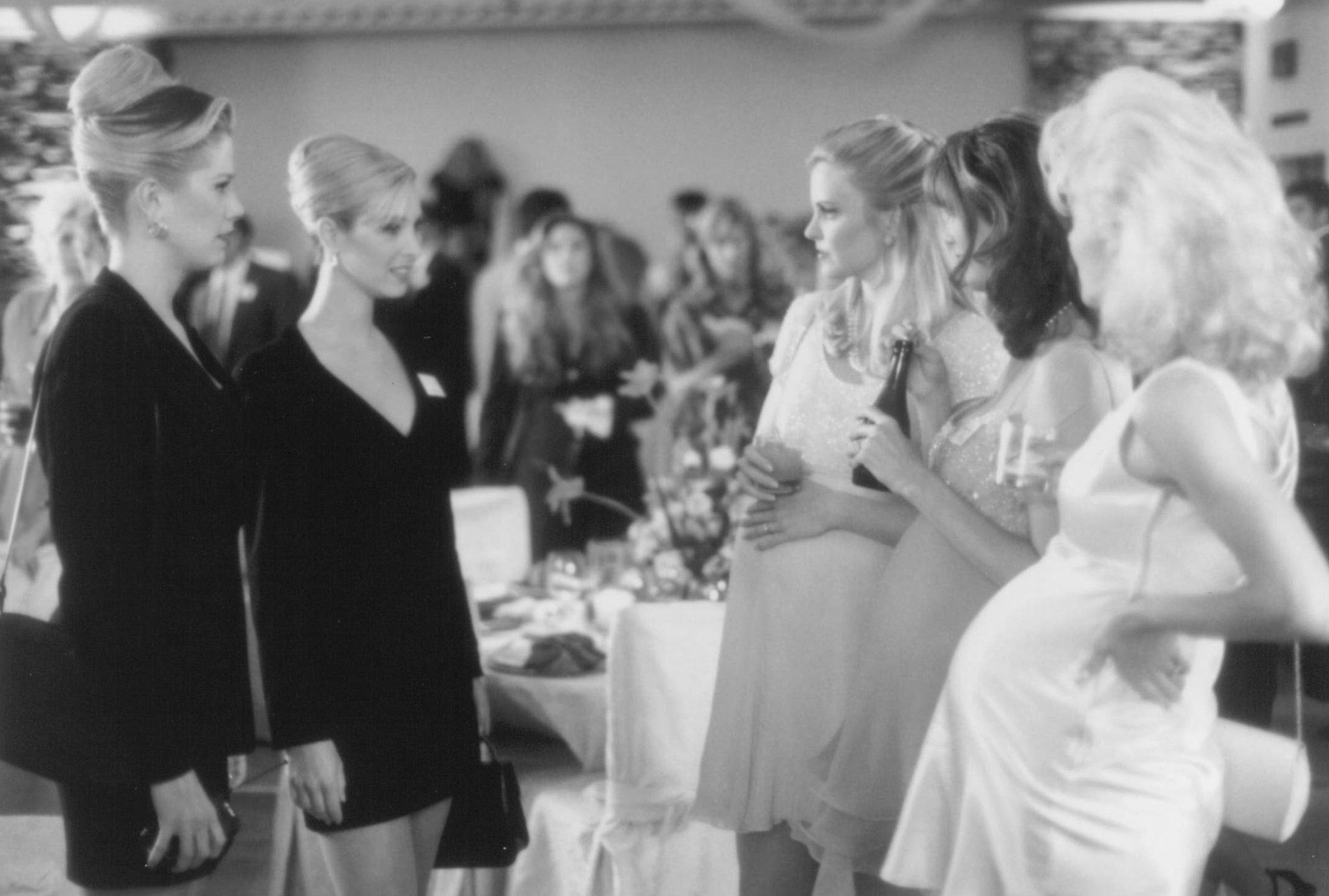 Still of Mira Sorvino, Lisa Kudrow, Kristin Bauer van Straten, Julia Campbell and Mia Cottet in Romy and Michele's High School Reunion (1997)