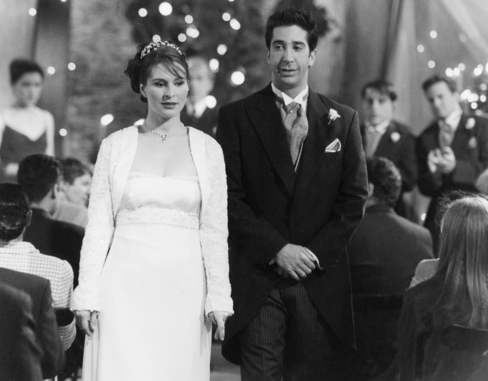 Still of David Schwimmer and Helen Baxendale in Draugai (1994)