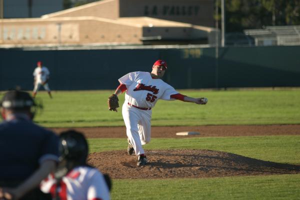 In addition to acting, Dave Bean still competes as a high-level competitive baseball player and part-time collegiate coach. 2010 marked his 14th year as a semi-pro pitcher. He's been a member of the Los Angeles Diablos since 2006.