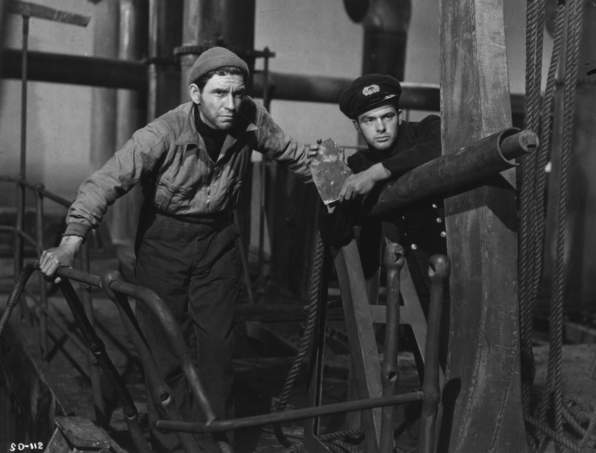 Still of Robert Beatty, Charles Frend and Robert Hamer in San Demetrio London (1943)