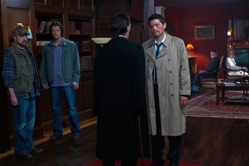 Still of Jim Beaver, Misha Collins, Jared Padalecki and Julian Richings in Supernatural (2005)