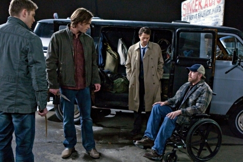Still of Jensen Ackles, Jim Beaver, Misha Collins and Jared Padalecki in Supernatural (2005)